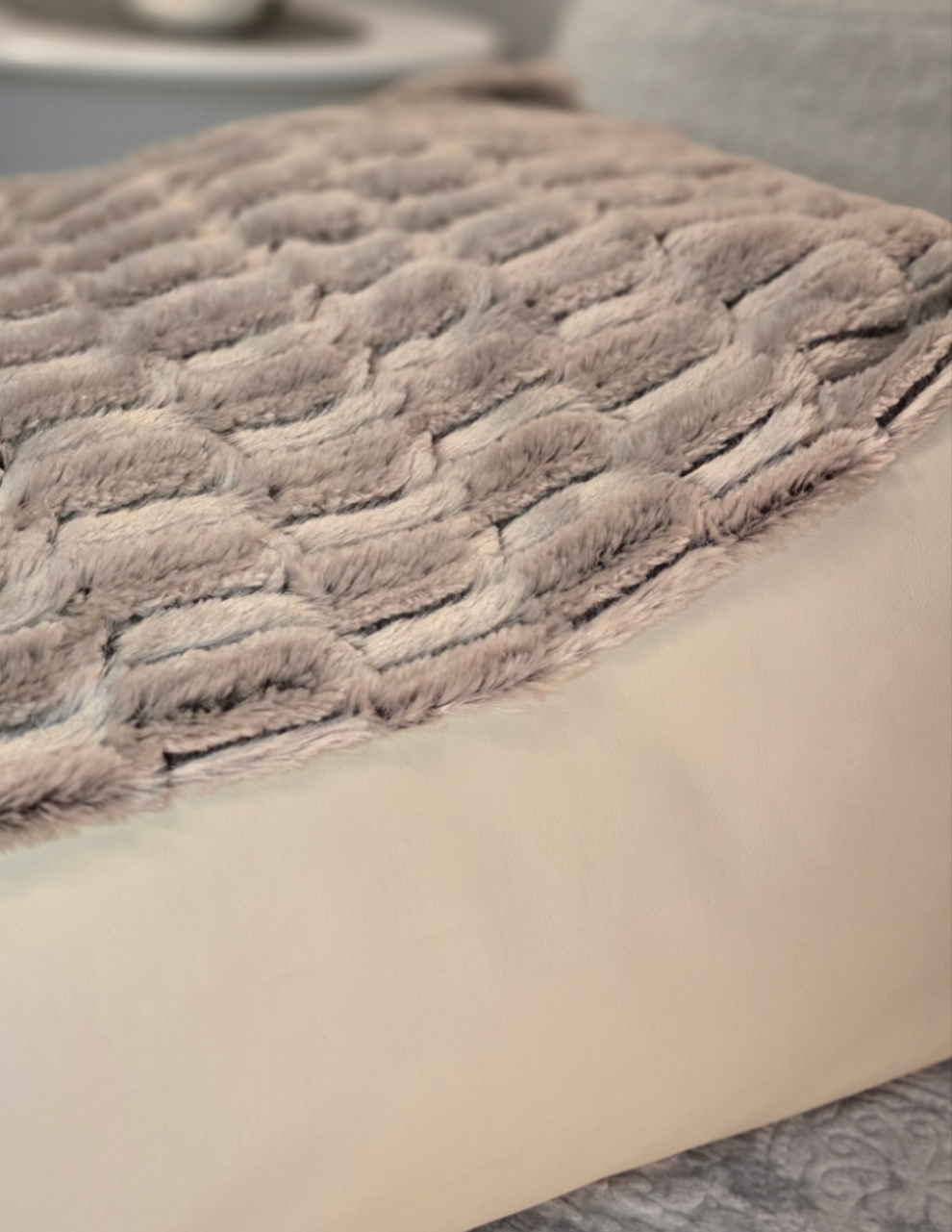 Leżanka dla psa z ekoskóry z futerkiem, legowisko dla psa