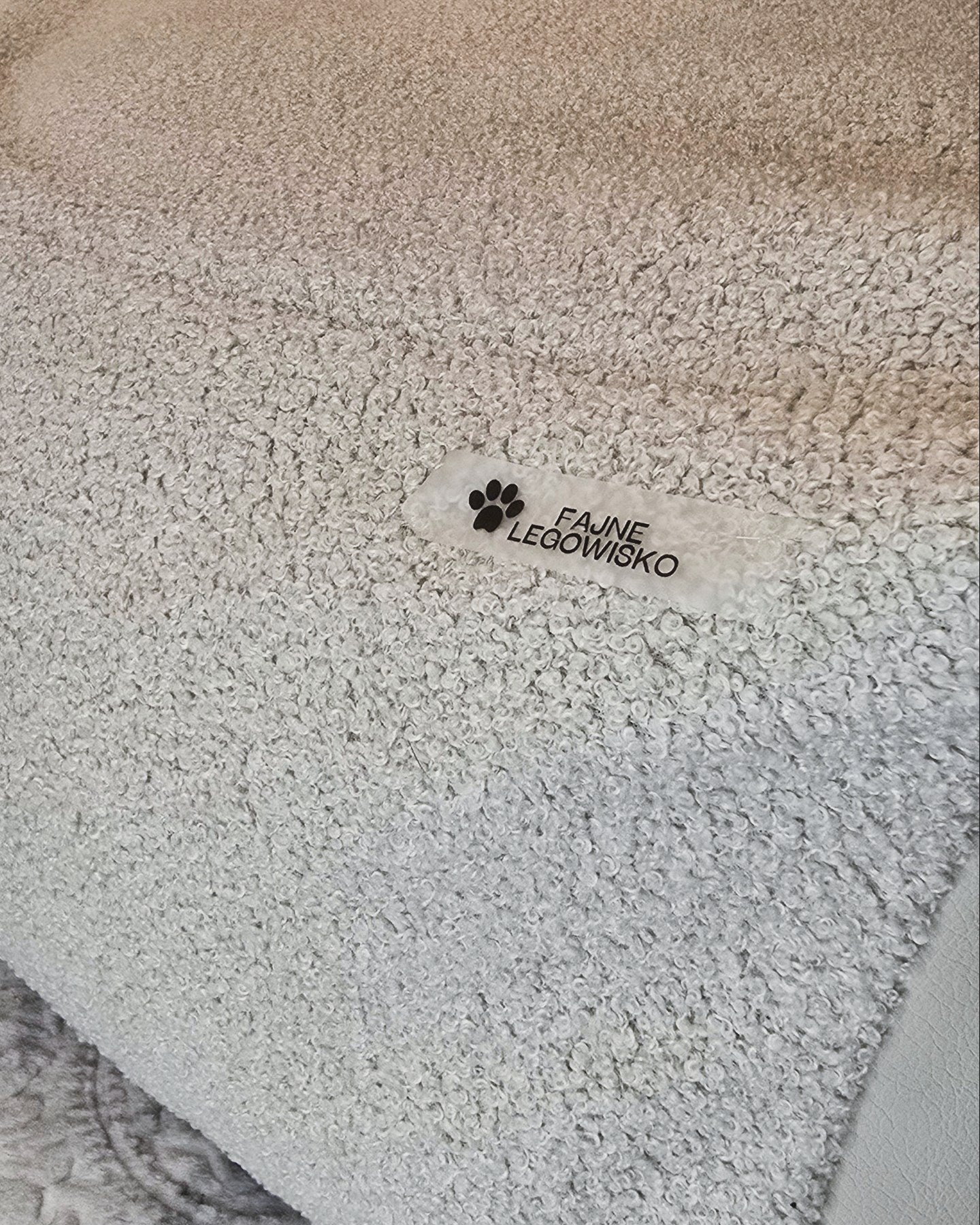 Leżanka dla psa-ekoskóra z futerkiem boucle, legowisko