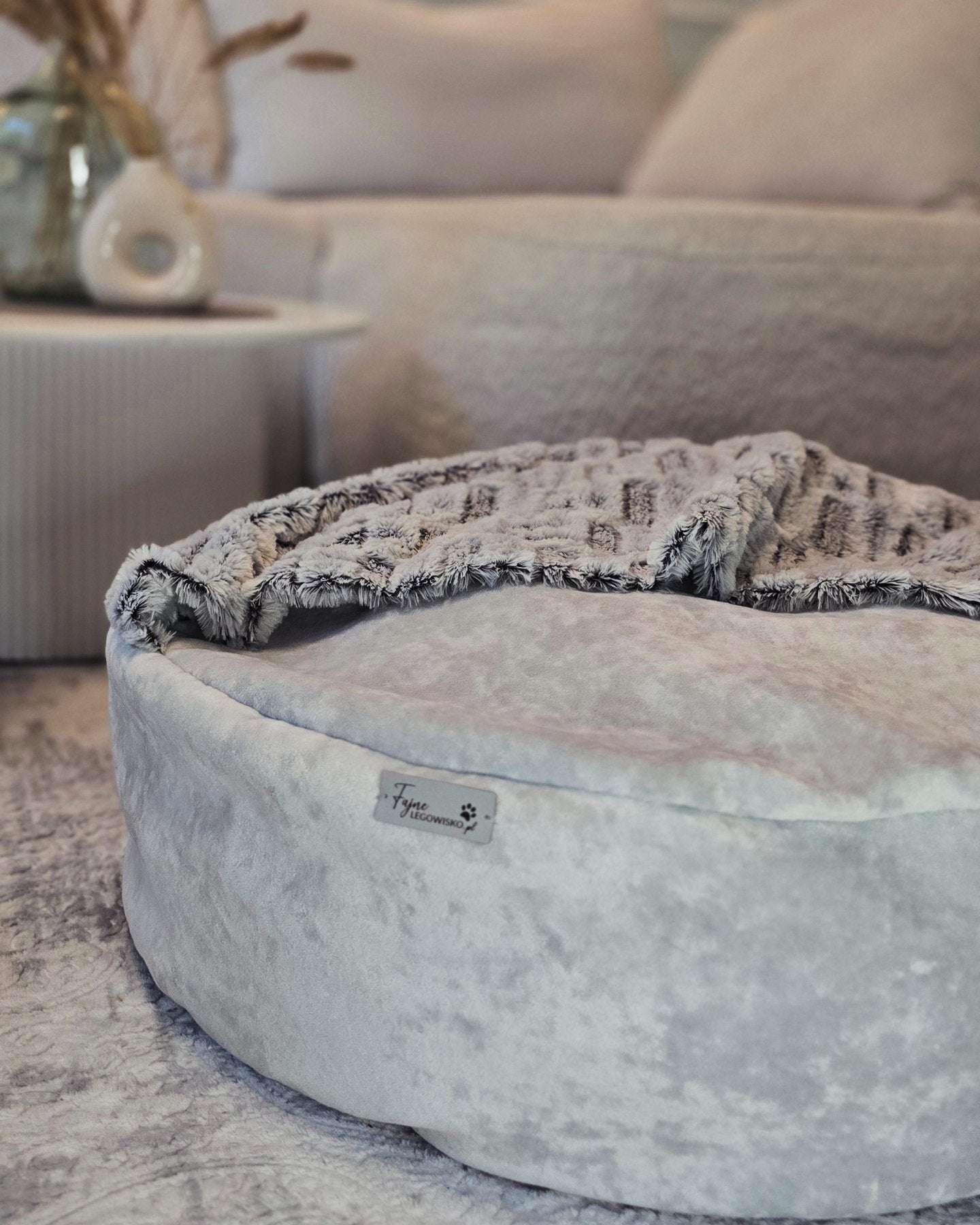 Pufka- norka z kocykiem, legowisko dla psa