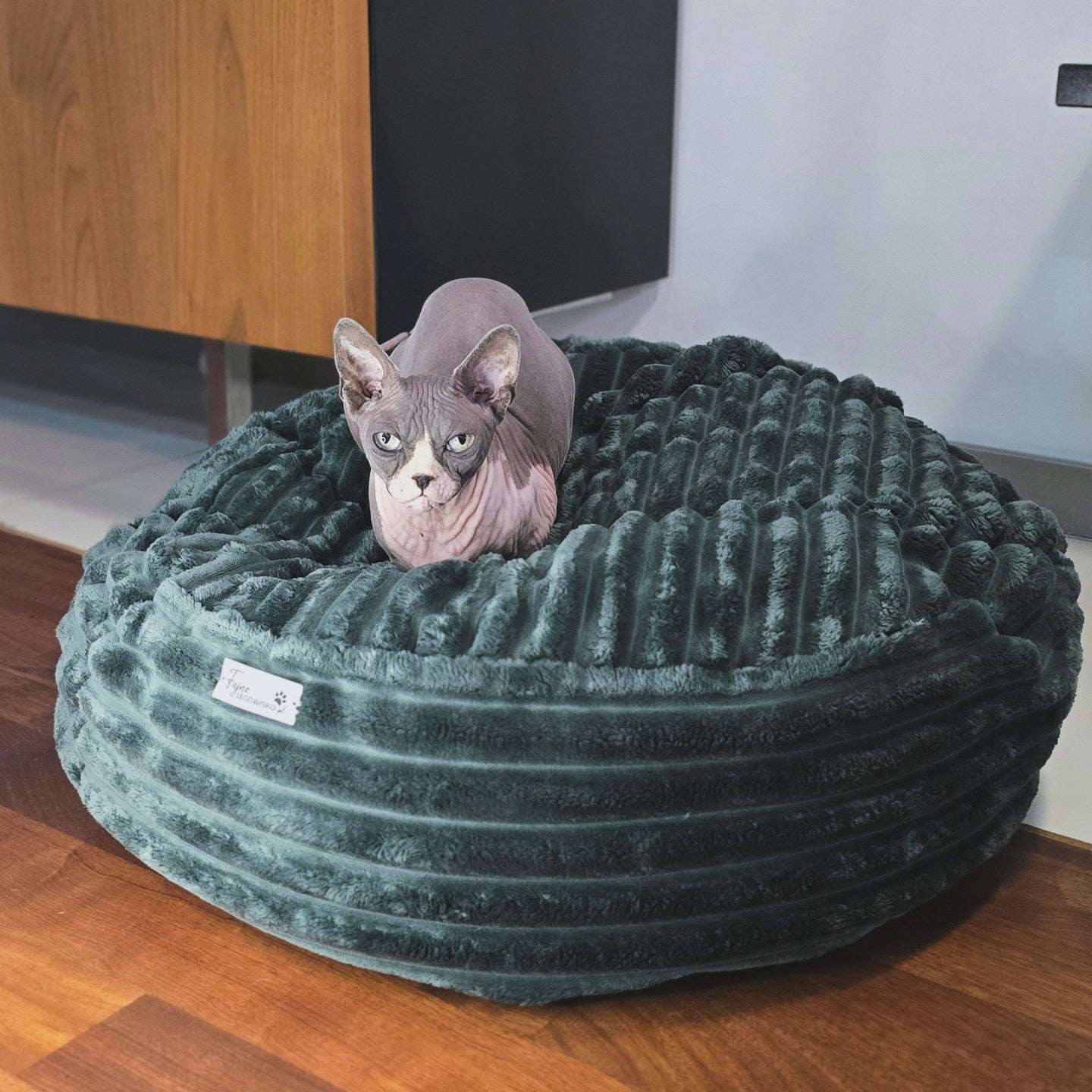 Pufka welurowo- sztruksowa w kolorze butelkowej zieleni, legowisko