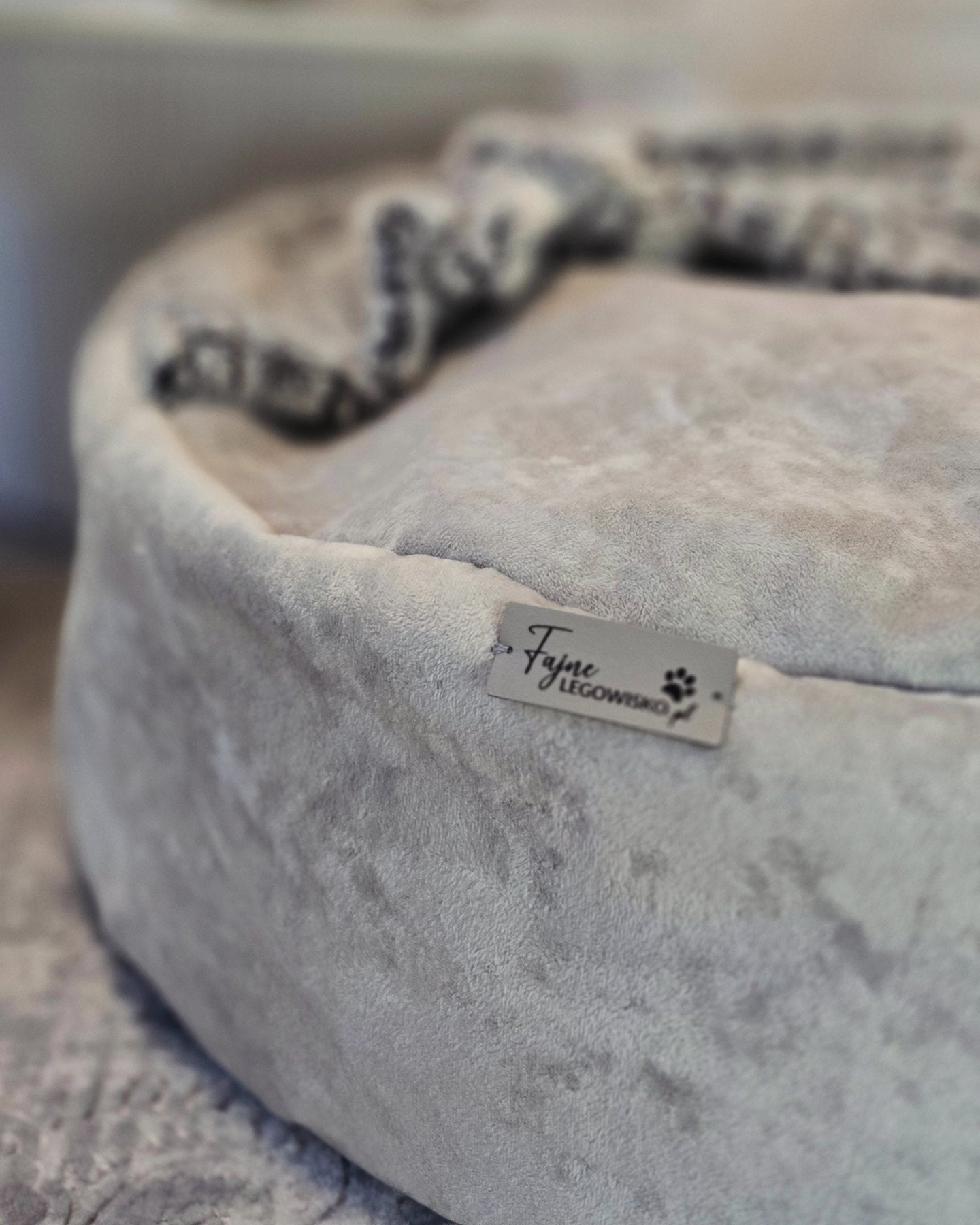 Pufka- norka z kocykiem, legowisko dla psa