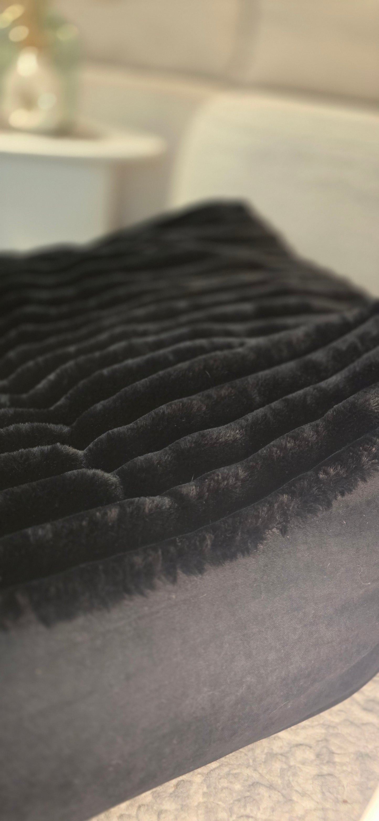 Leżanka dla psa z futerkiem prążkowanym, legowisko