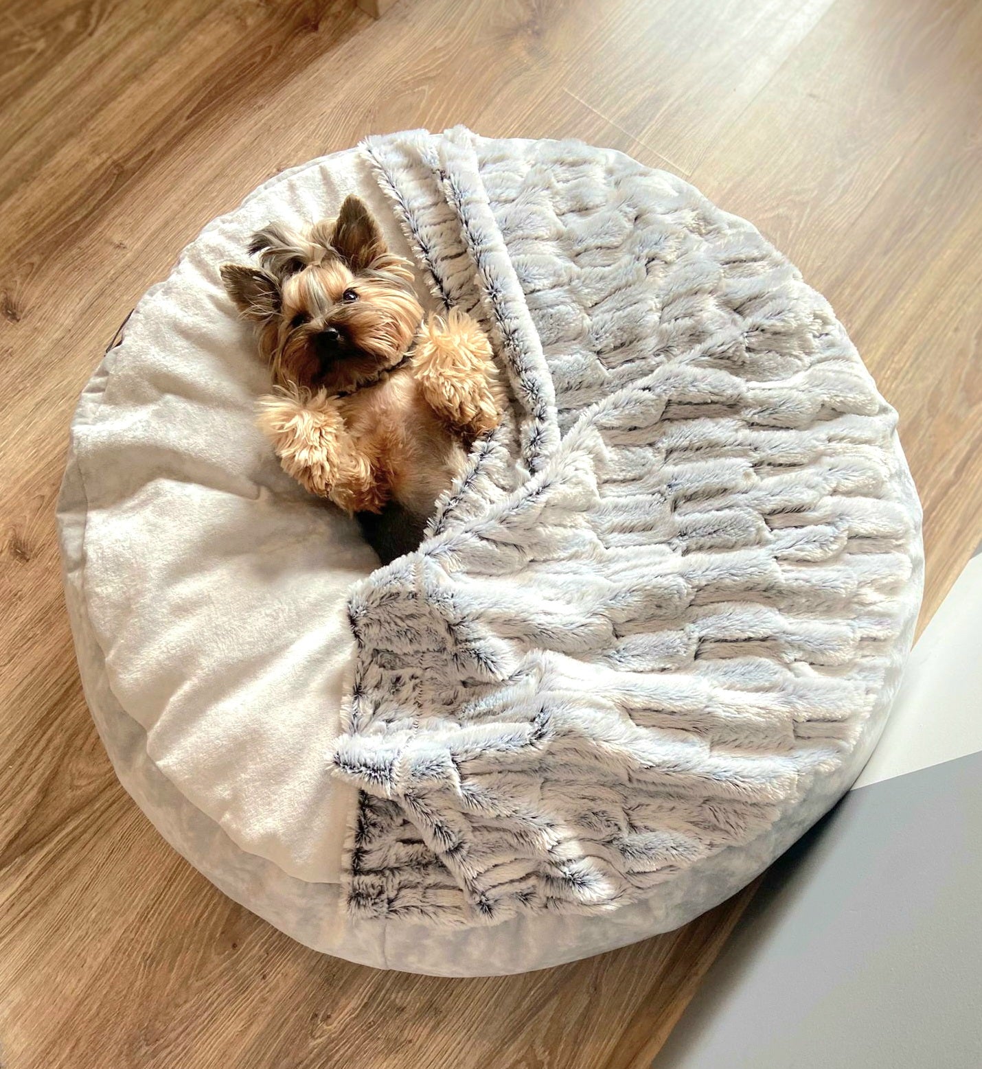 Pufka- norka z kocykiem, legowisko dla psa