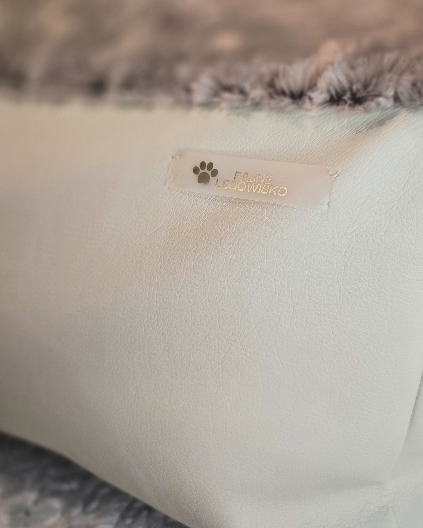 Leżanka dla psa z ekoskóry z futerkiem, legowisko dla psa