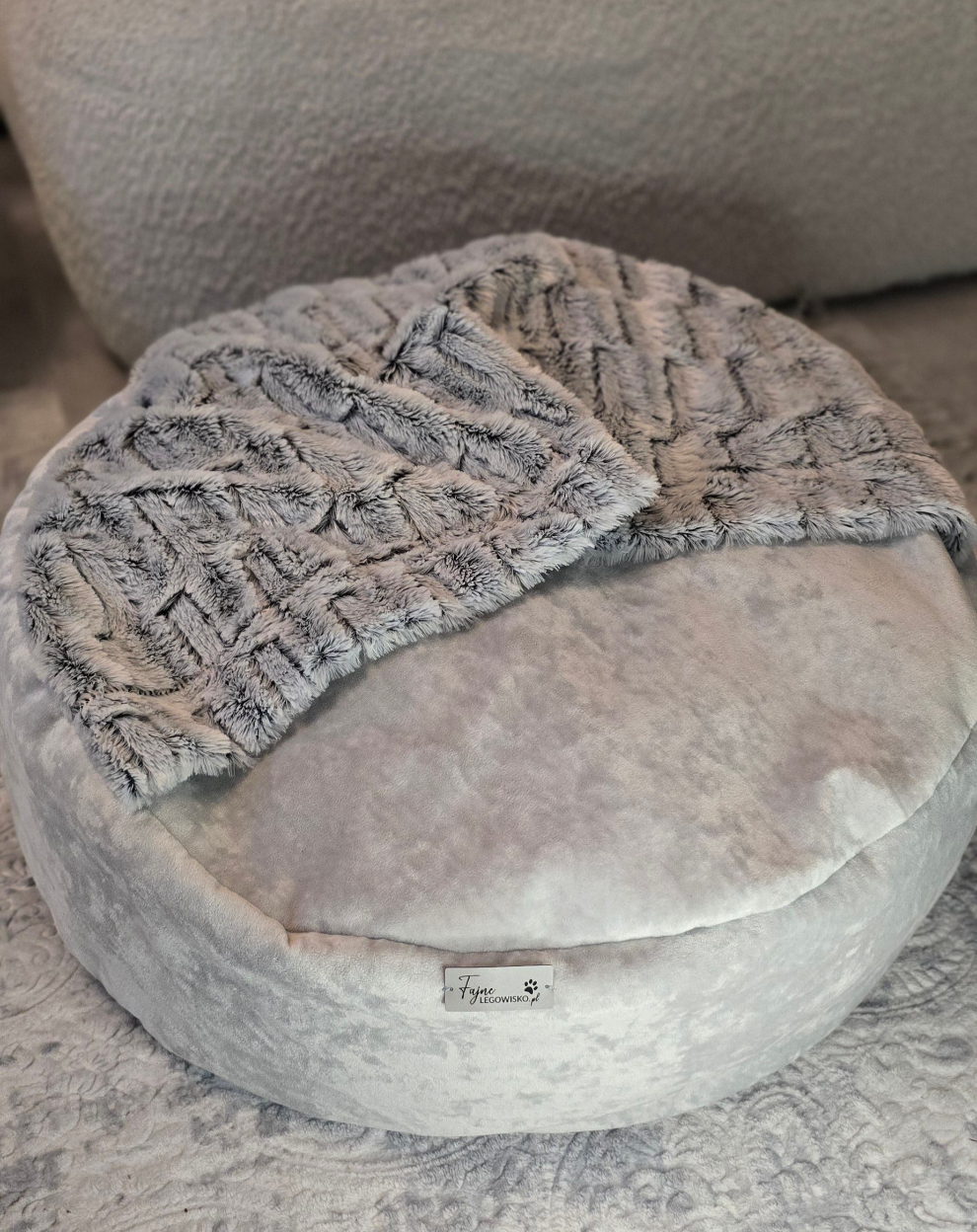 Pufka- norka z kocykiem, legowisko dla psa