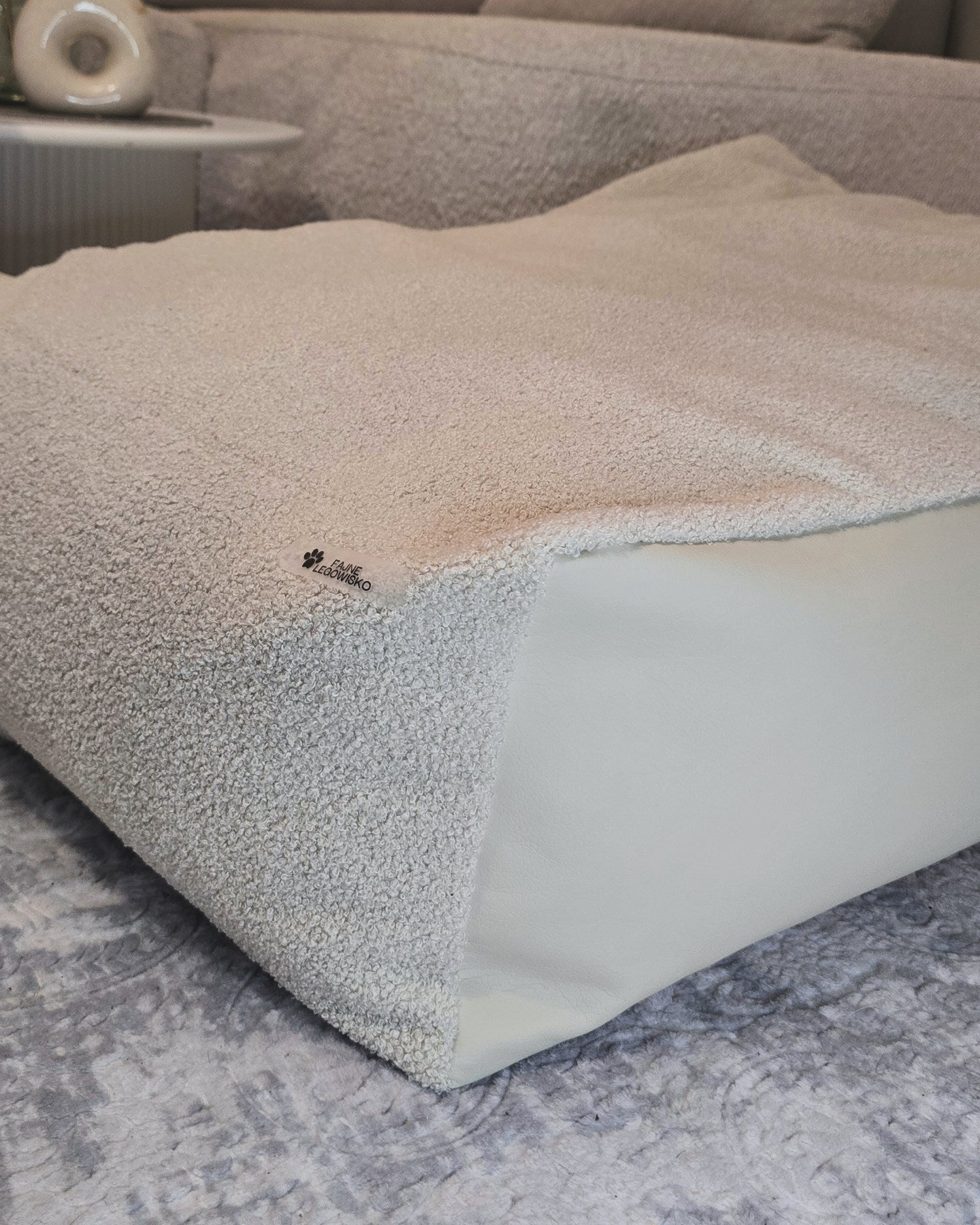 Leżanka dla psa-ekoskóra z futerkiem boucle, legowisko