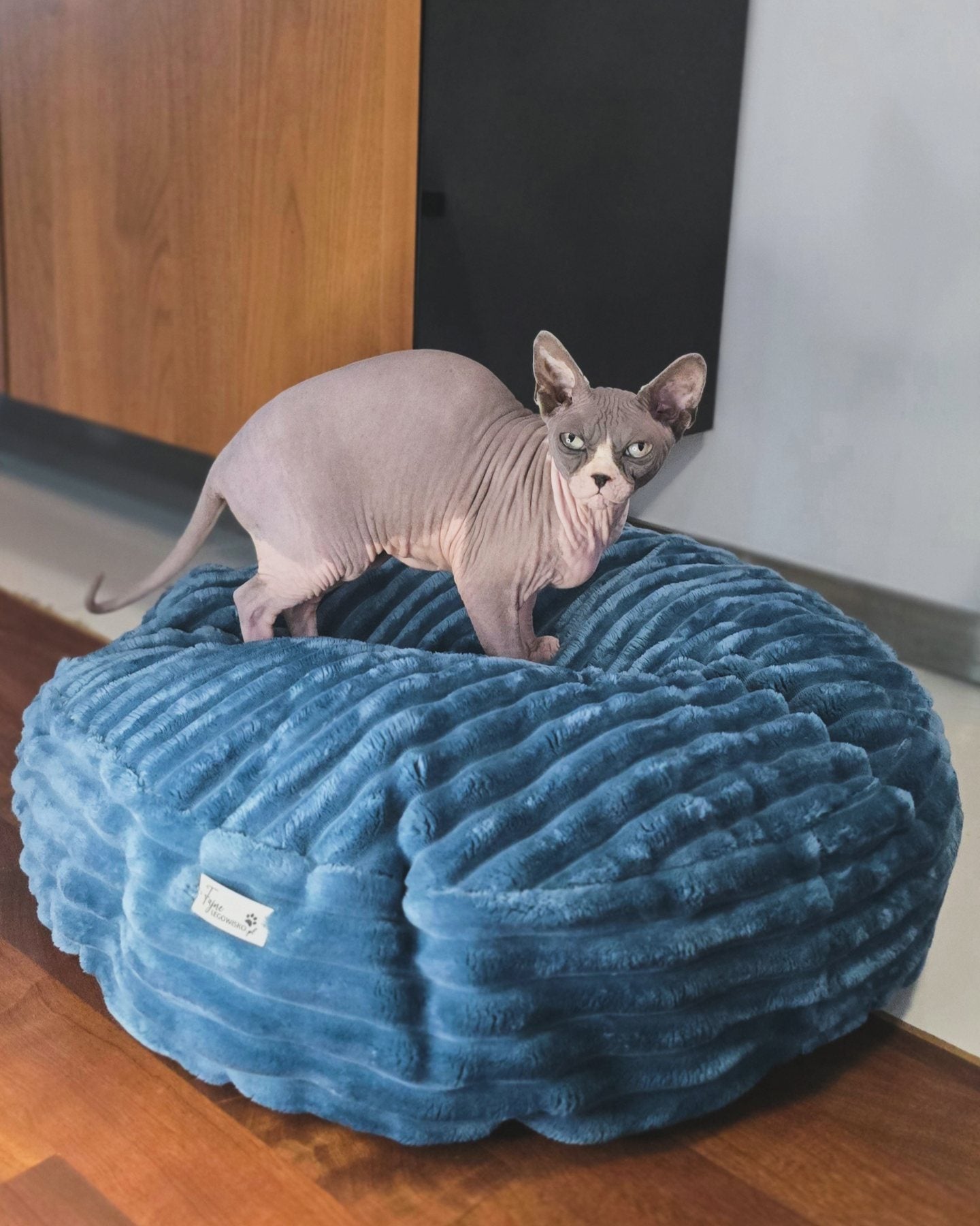 Pufka sztruksowo-welurowa w kolorze turkusowym,legowisko