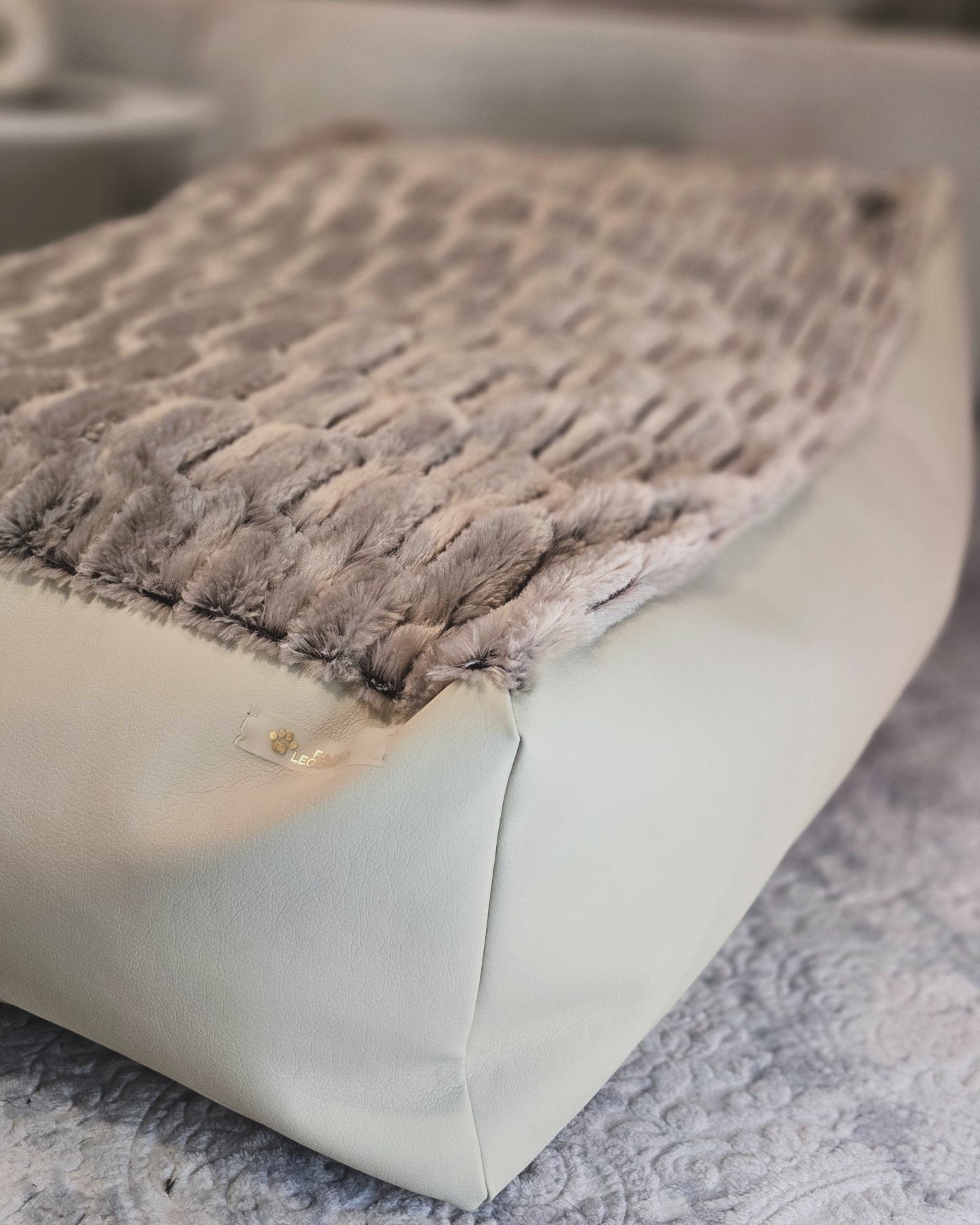 Leżanka dla psa z ekoskóry z futerkiem, legowisko dla psa