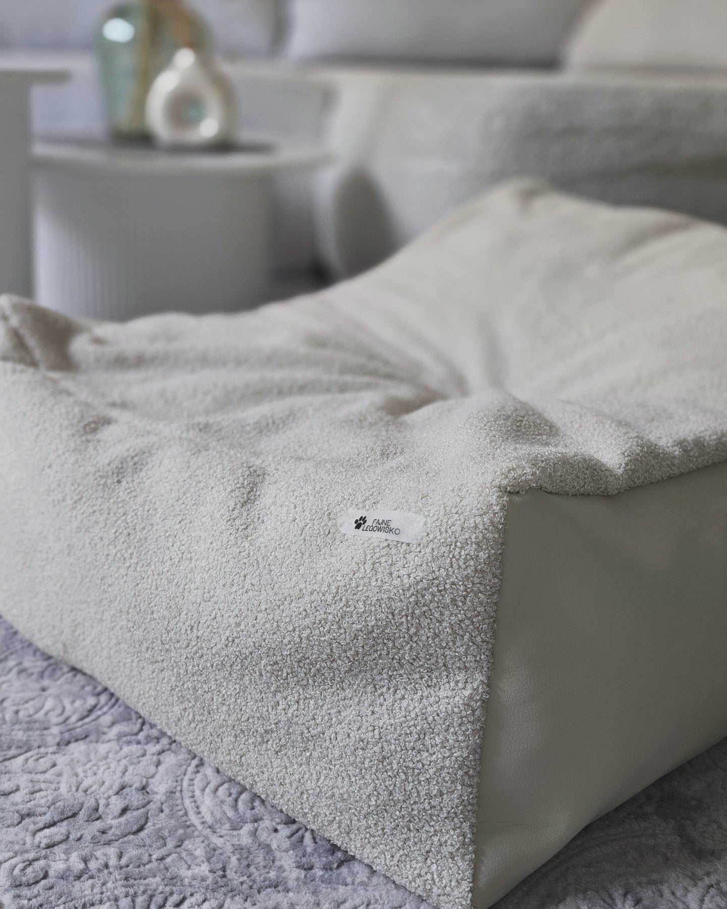 Leżanka dla psa-ekoskóra z futerkiem boucle, legowisko