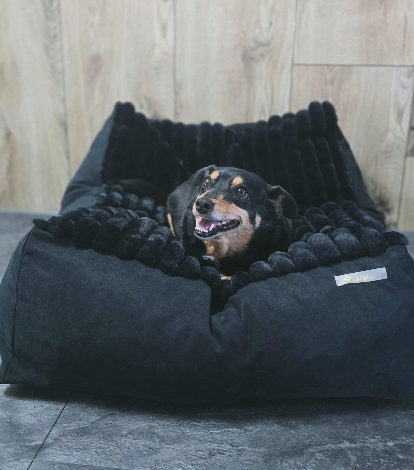 Leżanka dla psa z futerkiem prążkowanym, legowisko