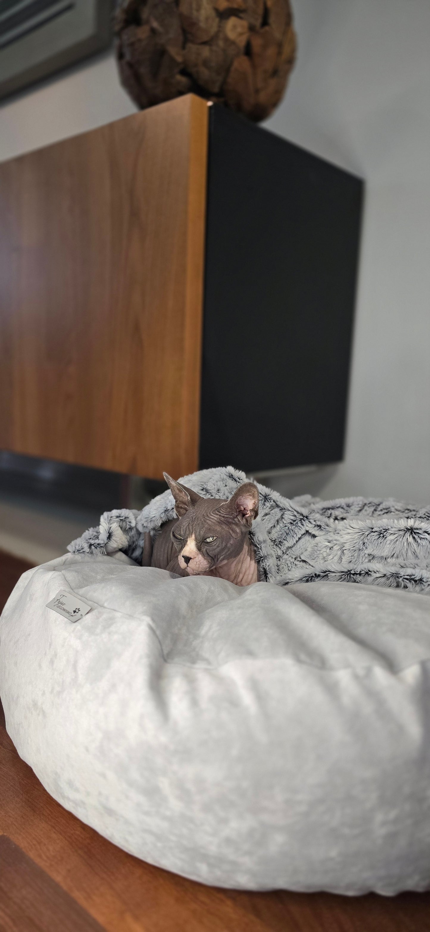 Pufka- norka z kocykiem, legowisko dla psa