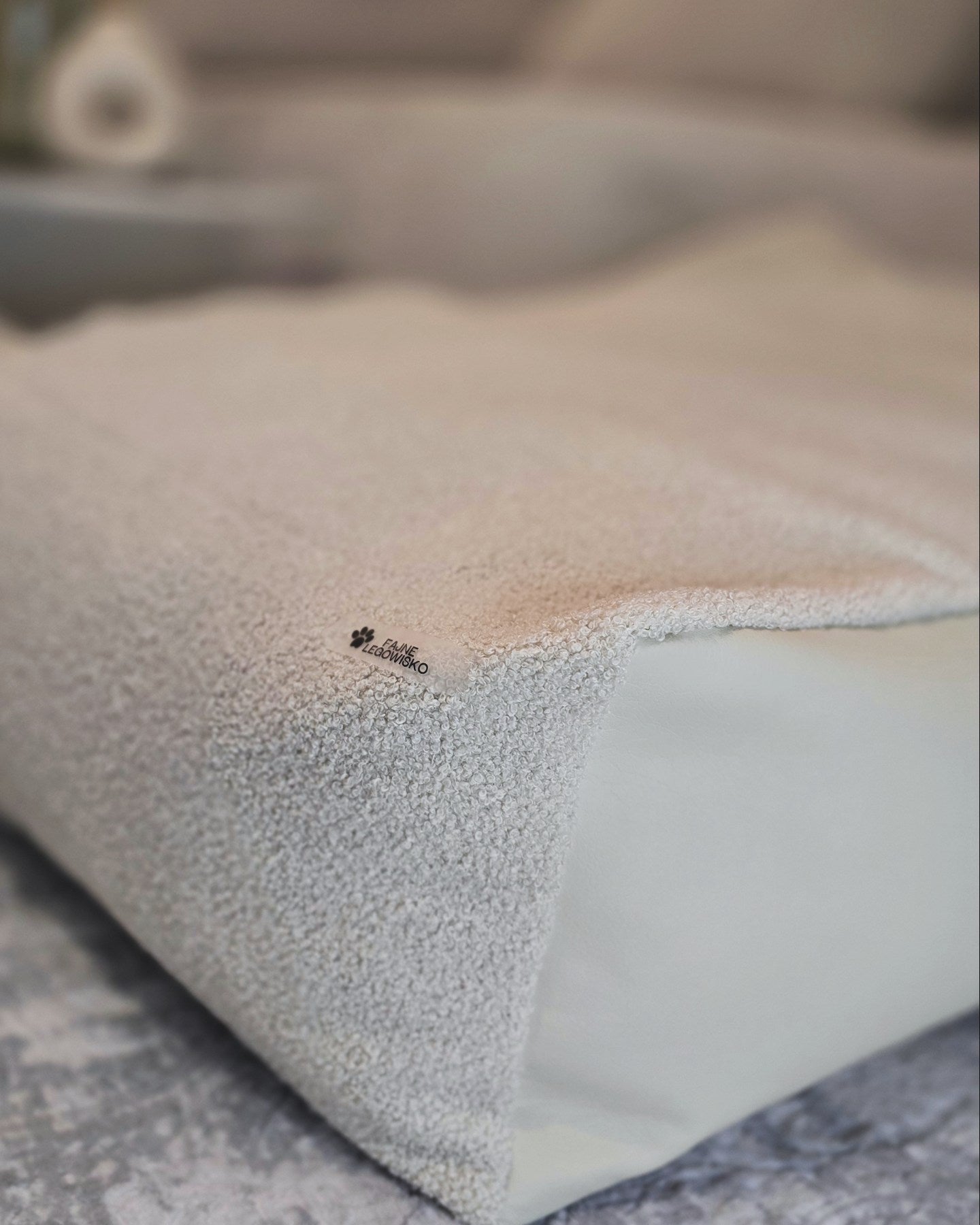 Leżanka dla psa-ekoskóra z futerkiem boucle, legowisko