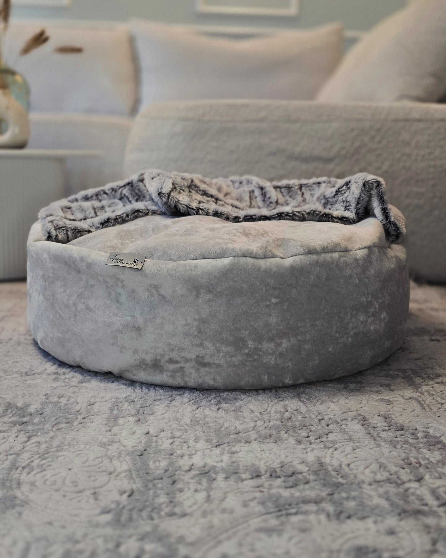 Pufka- norka z kocykiem, legowisko dla psa